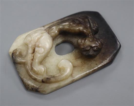 A Chinese black and white jade chilong plaque, probably Ming dynasty 6cm